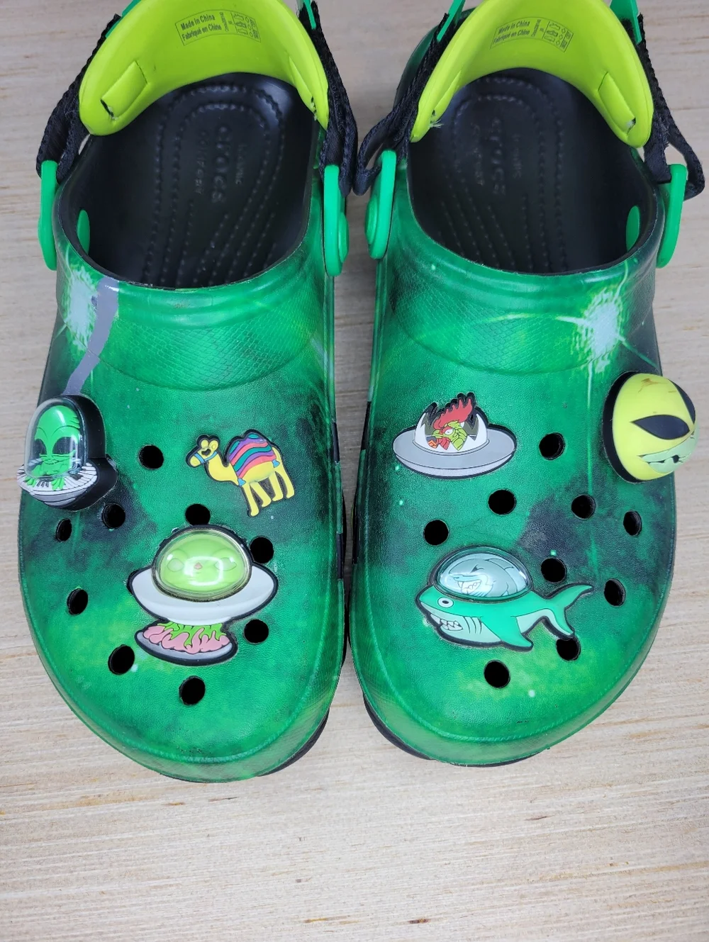Crocs Ron English Area 54 All Terrain Clog J6 Green Cosmic Alien Graphic FLAW